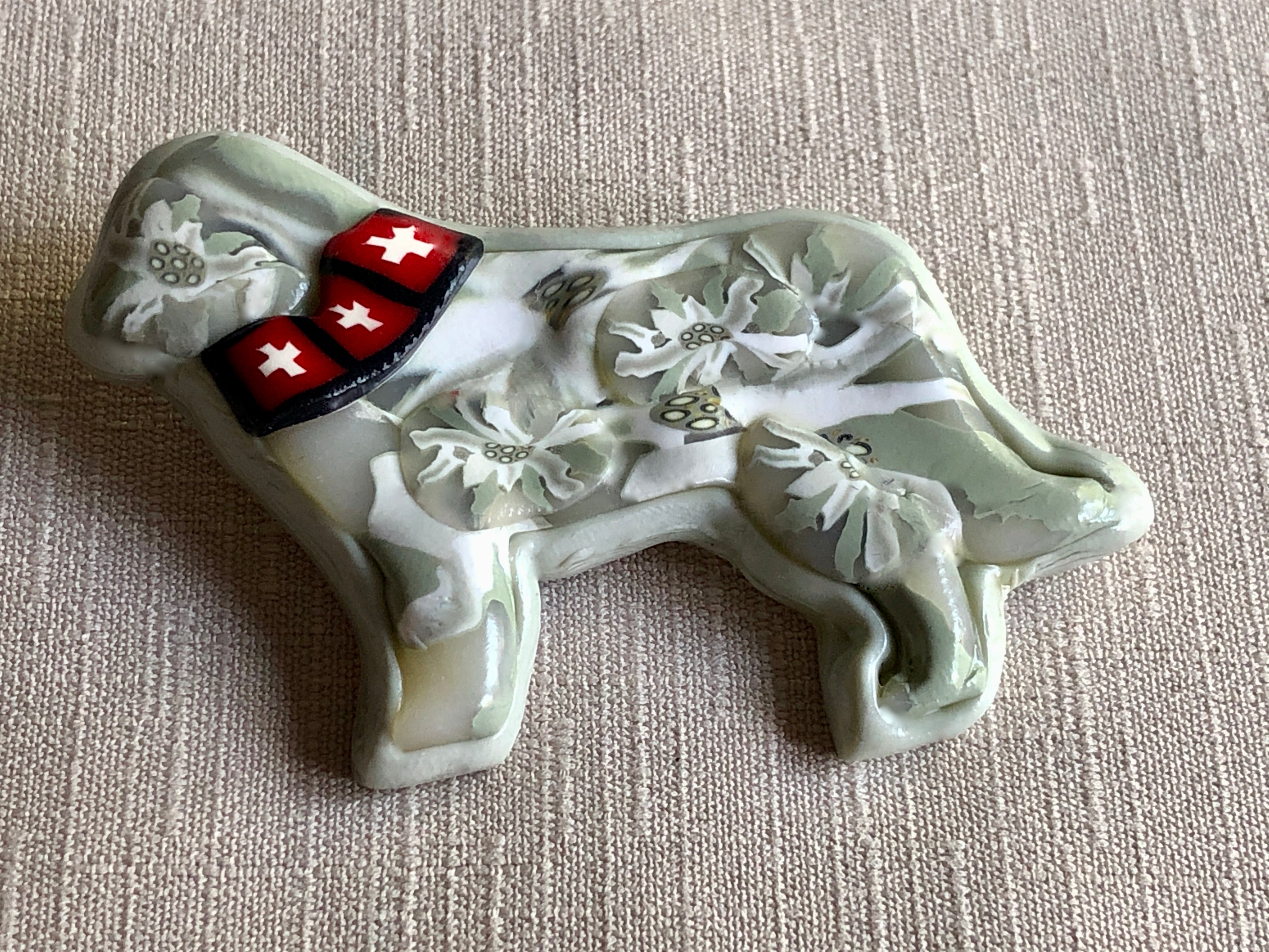 3 Swiss Cross collar